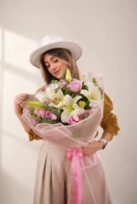 دسته گل رز و اورینتال ماه رخ
